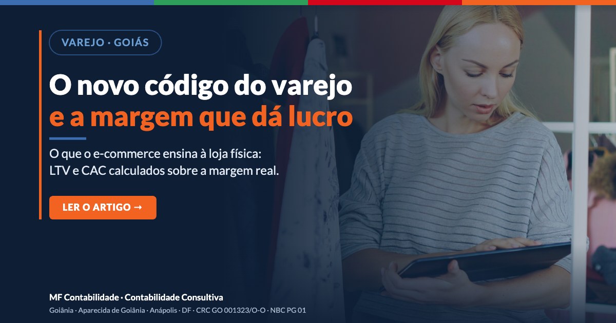 Capa do artigo O novo código do varejo: lojista consultando o tablet dentro da loja